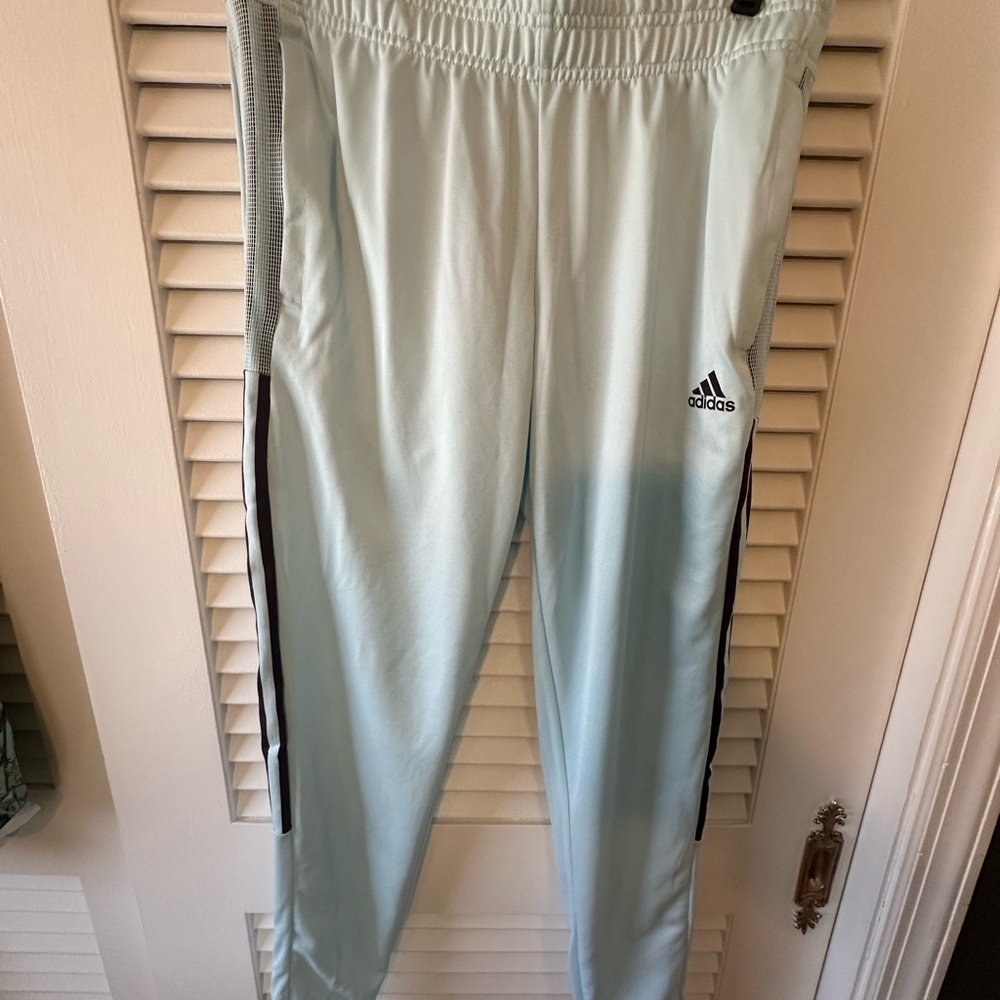 Adidas Women’s Size M Futbol pant with leg zippers. NWT.